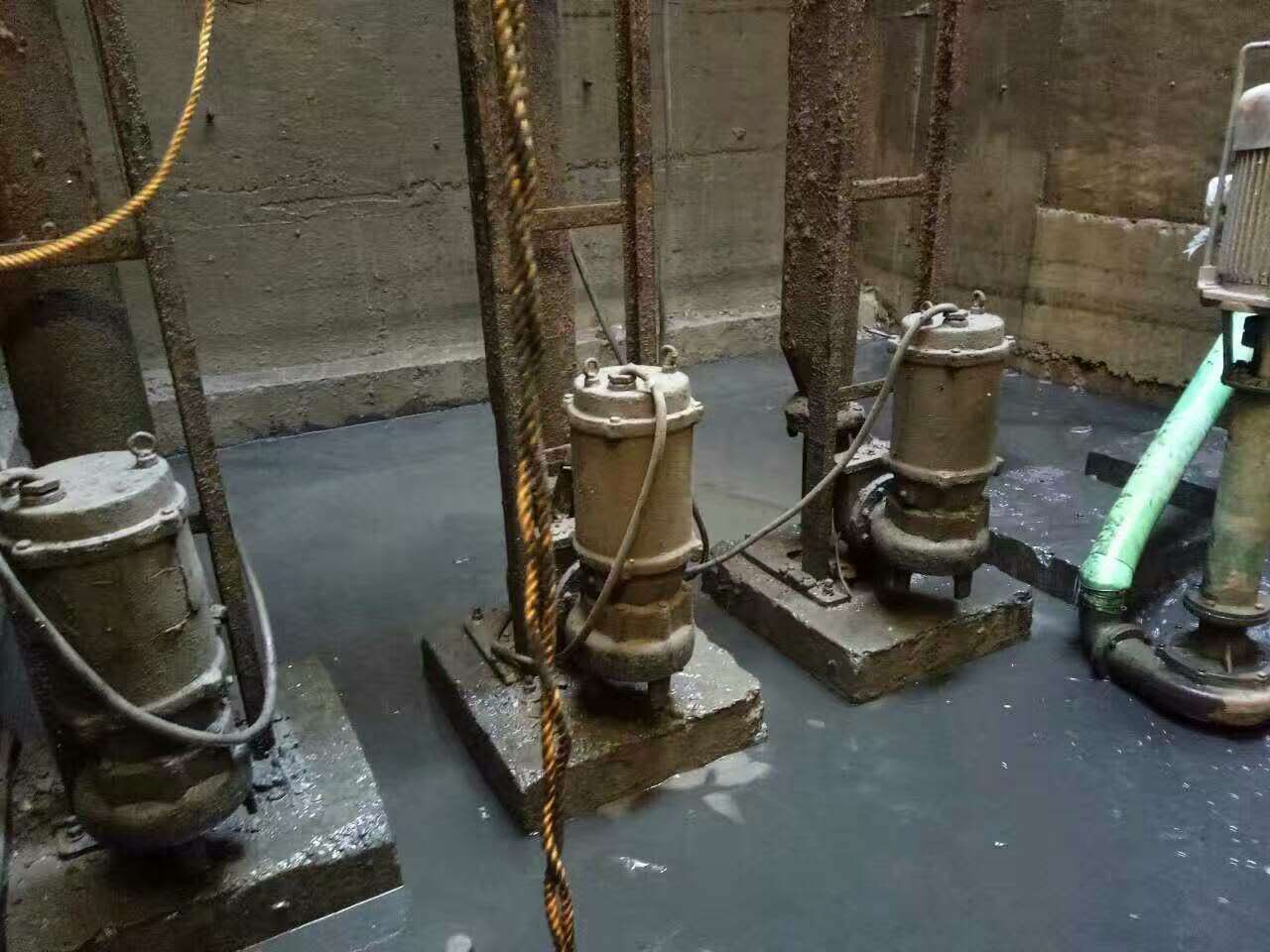 丹棱污水池清理