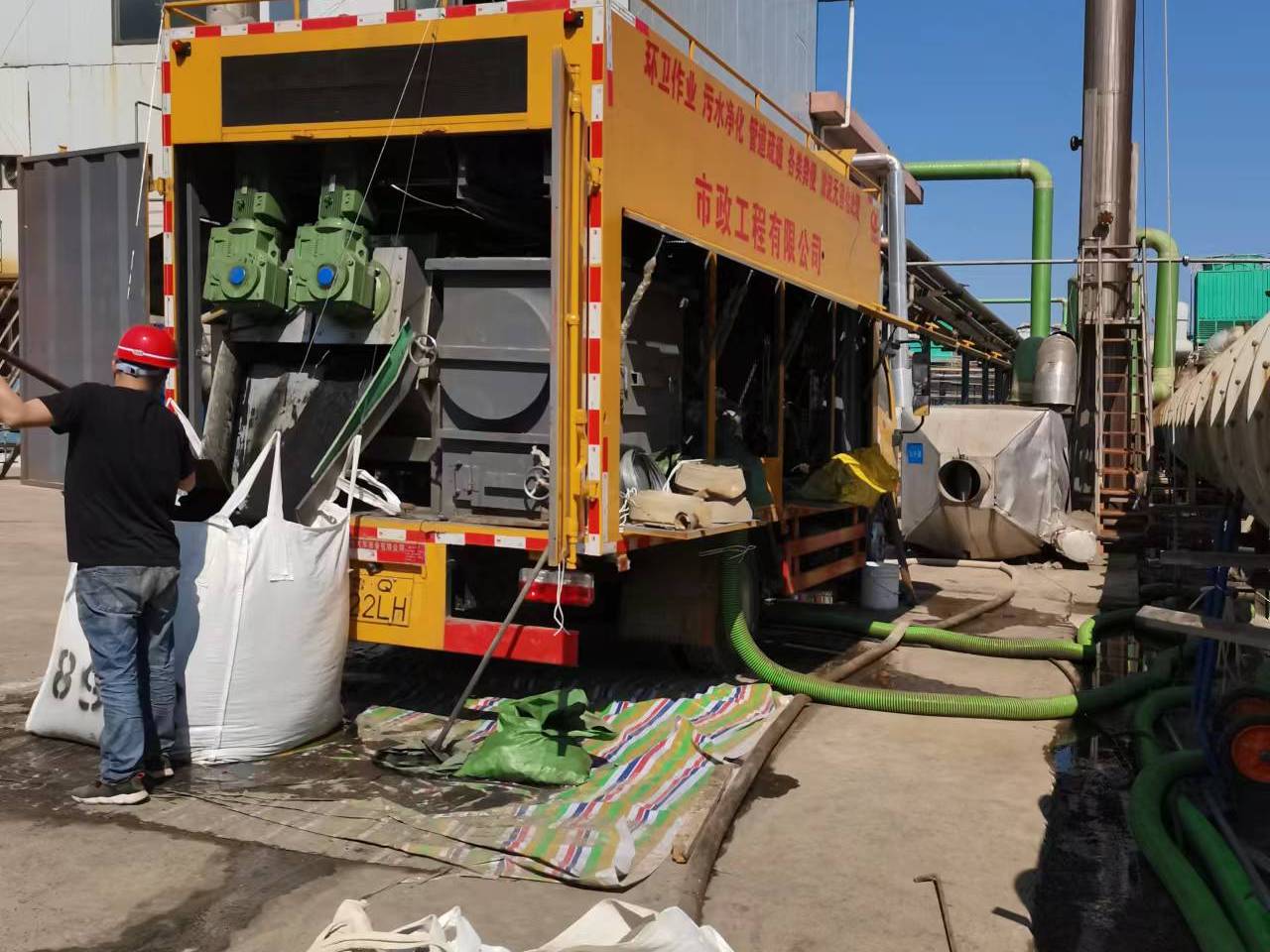 丹棱淤泥压干处理