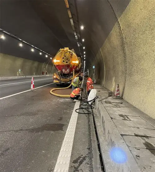 丹棱隧道排水渠清淤